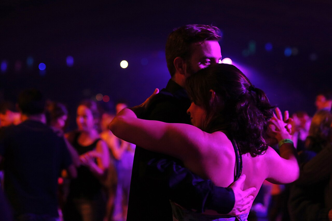 Danseurs en chaîne au Festival Yaouank, Rennes