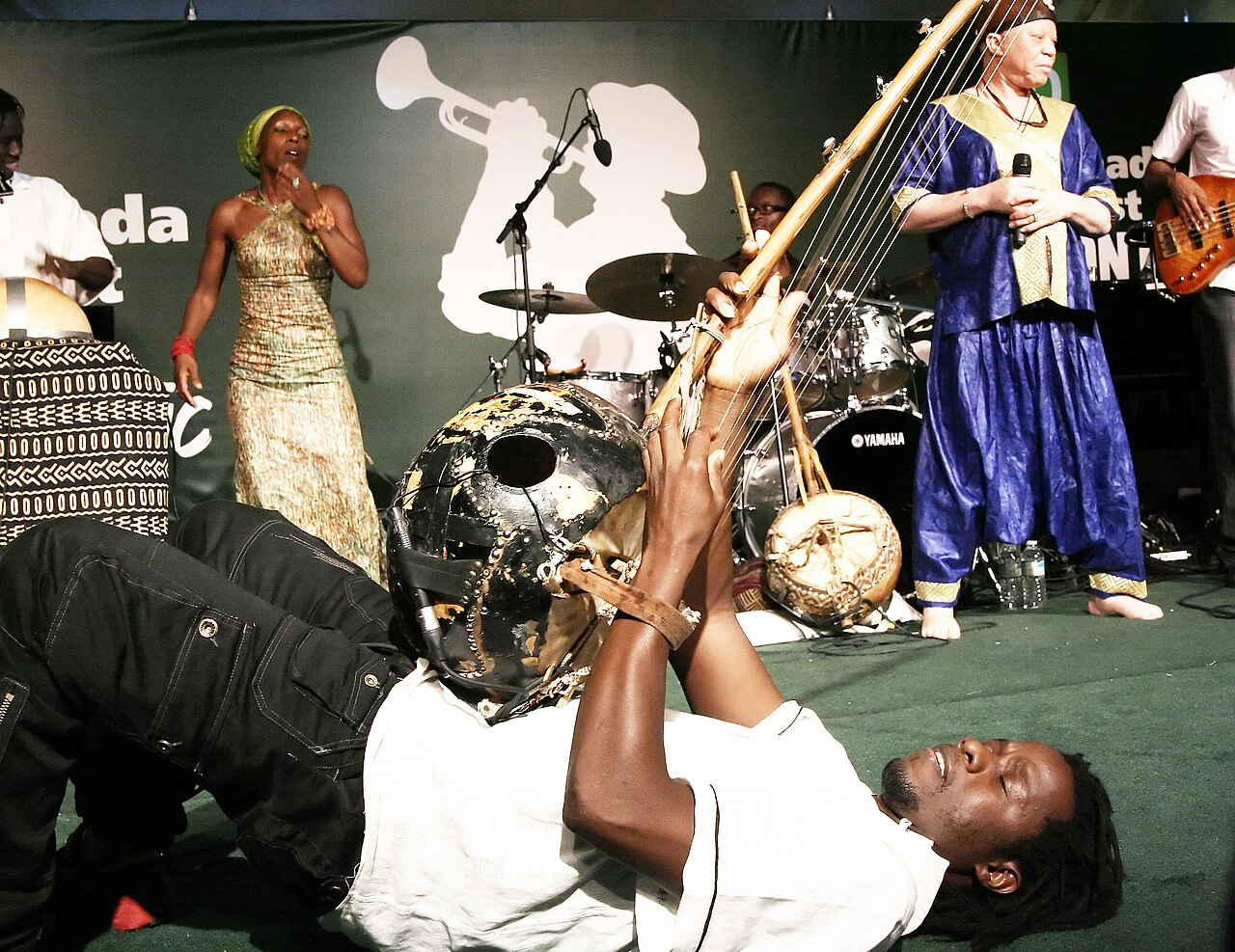 Salif Keita en concert au Toronto Jazz Festival, 2008
